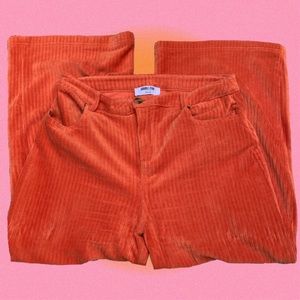 bright orange rust cropped corduroy pants 🩳